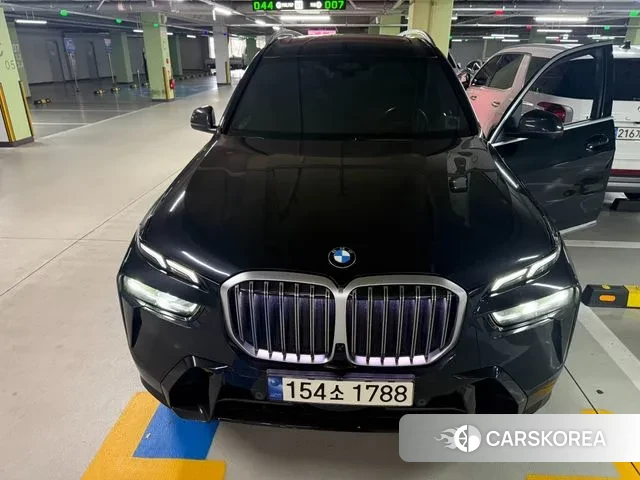 BMW X7 (G07) 2023 Черный из Кореи