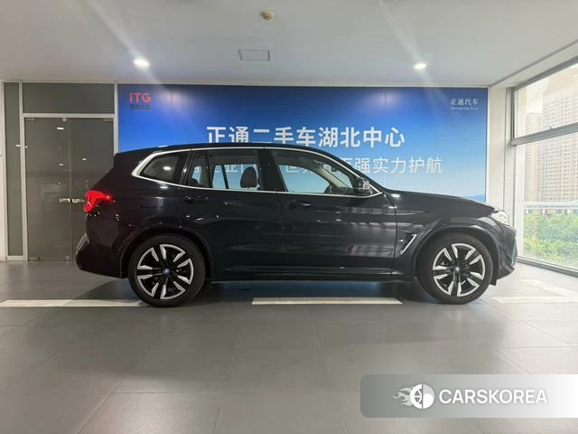 BMW iX3 2022 Черный из Китая