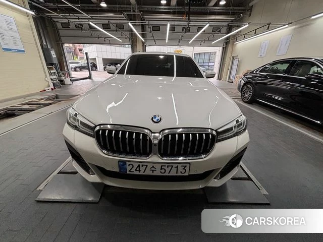 BMW 5 Series (G30) 2023 Белый из Кореи