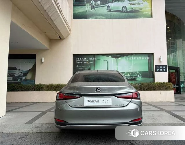 Lexus ES 2021 Серебристо-серый из Китая