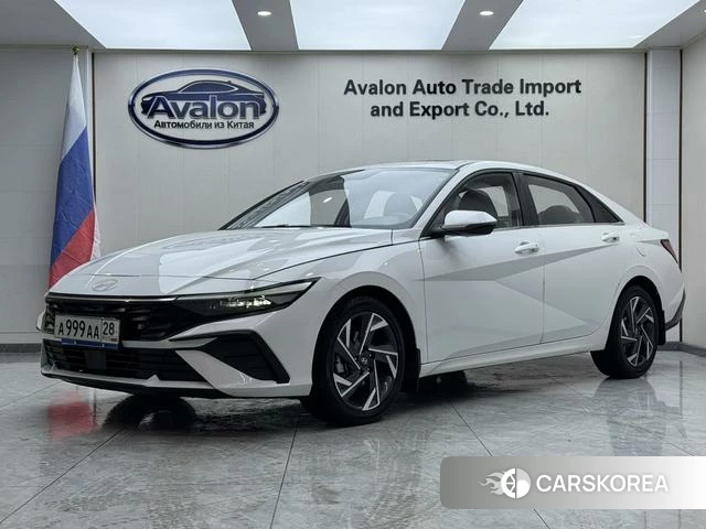 Hyundai Elantra 2023 Белый из Китая