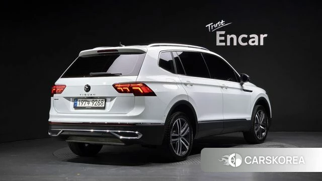 Volkswagen Tiguan Allspace 2023 Белый из Кореи