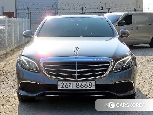 Mercedes-Benz E-Class W213 2019 Серый из Кореи