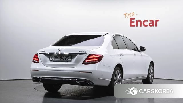 Mercedes-Benz E-Class W213 2019 Белый из Кореи