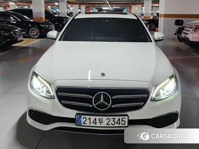 Mercedes-Benz E-Class W213 2019 Белый из Кореи