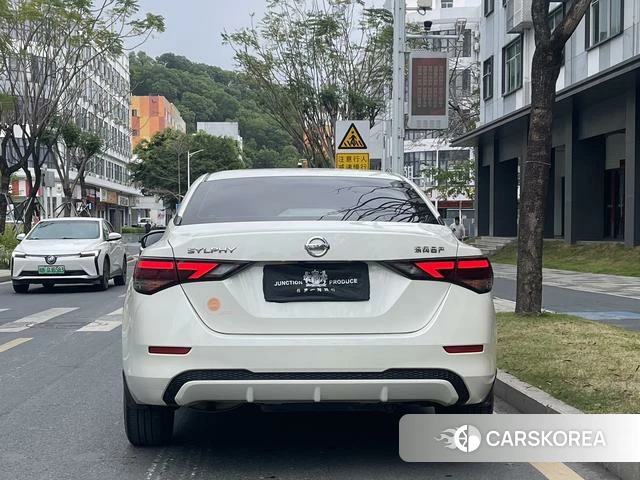Nissan Xuan Yi 2023 Белый из Китая