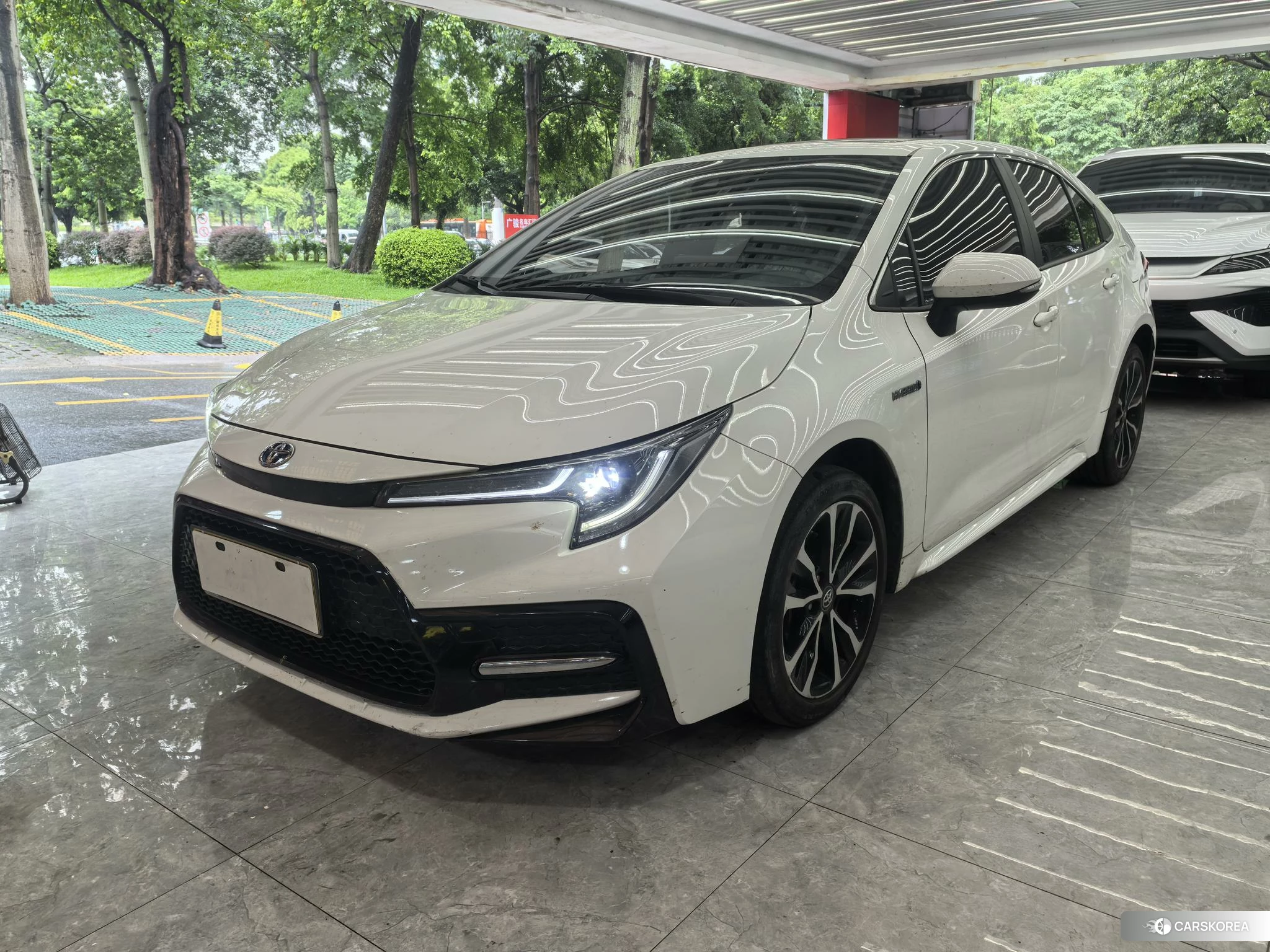 Toyota Lei Ling 2021 Белый из Китая