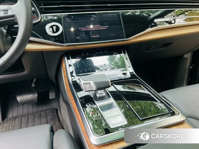 Audi Q7 2023 Черный из Китая