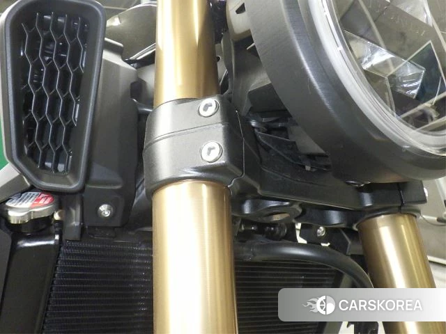 Проданный Honda CB650R E-CLUTCH id 3995178 из Японии, фото 2