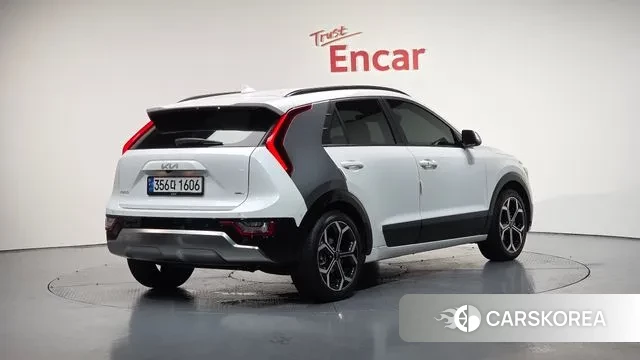 Kia Di Ol Nu Niro 2022 Белый из Кореи