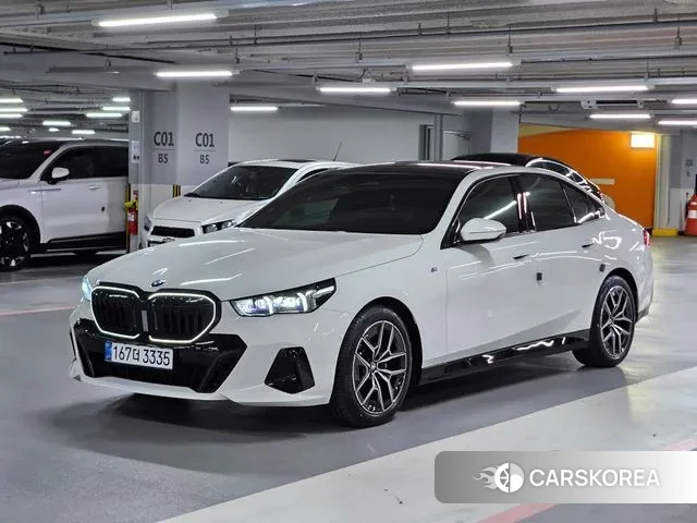 BMW 5 Series (G60) 2025 Белый из Кореи