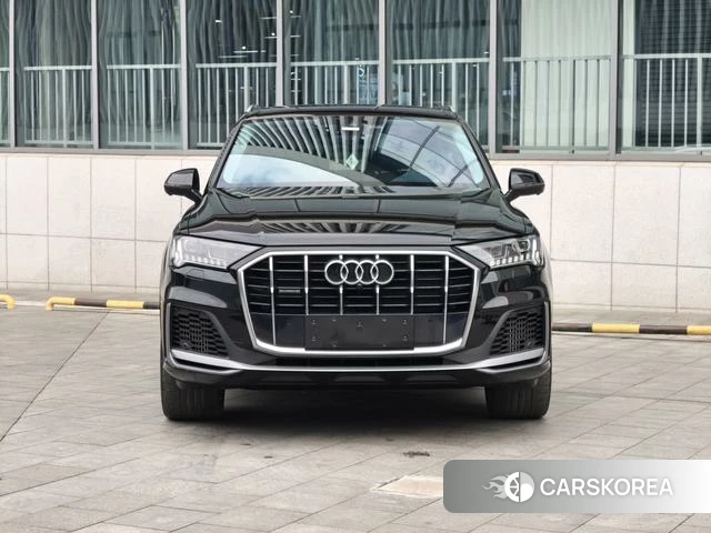 Audi Q7 2024 Черный из Китая