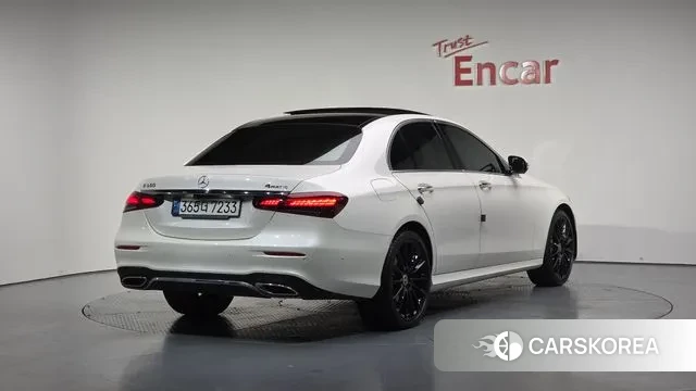 Mercedes-Benz E-Class W213 2021 Белый из Кореи