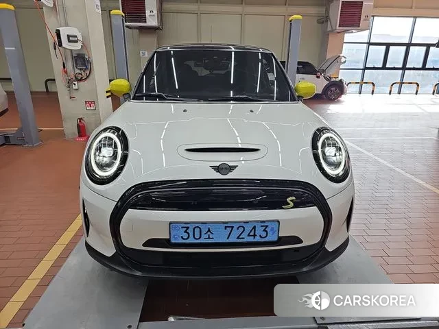 Mini Cooper Electric 2023 Белый из Кореи