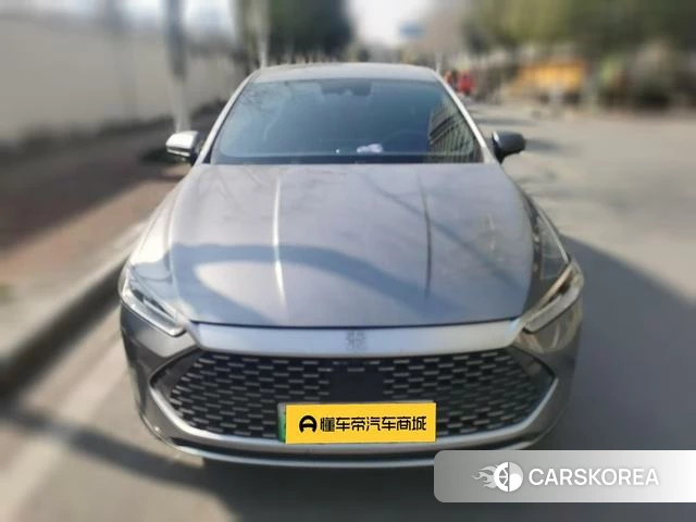 BYD Qin PLUS DM 2023 Темно-серый из Китая