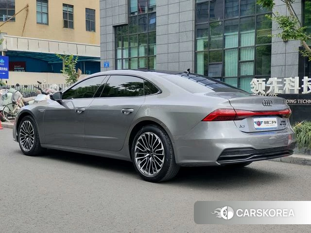 Audi A7L 2022 Серебристо-серый из Китая