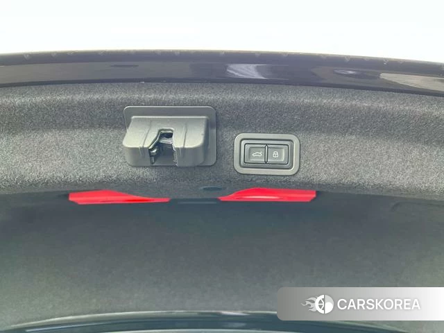 Audi A6L 2025 Черный из Китая
