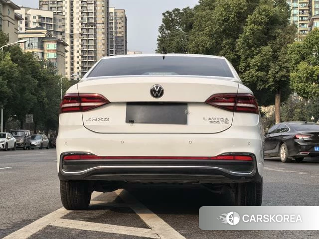 Volkswagen Lavida 2023 Белый из Китая