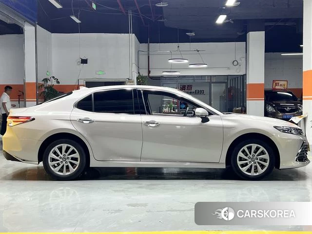 Toyota Camry 2023 Шампань из Китая