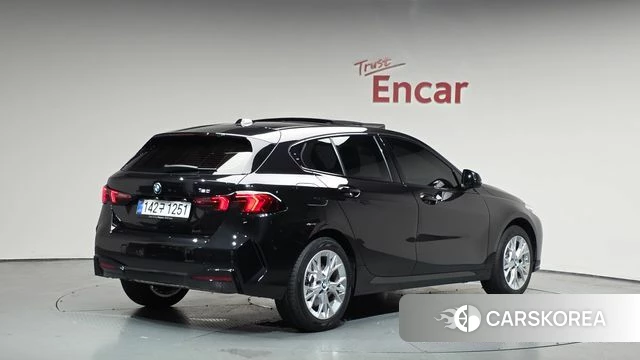 BMW 1 Series (F70) 2025 Черный из Кореи