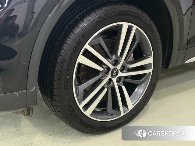 Audi Q5L 2022 Черный из Китая