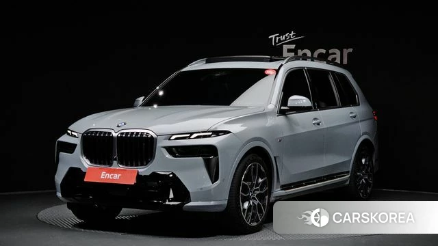 BMW X7 (G07) 2023 Светло-серебряный цвет из Кореи