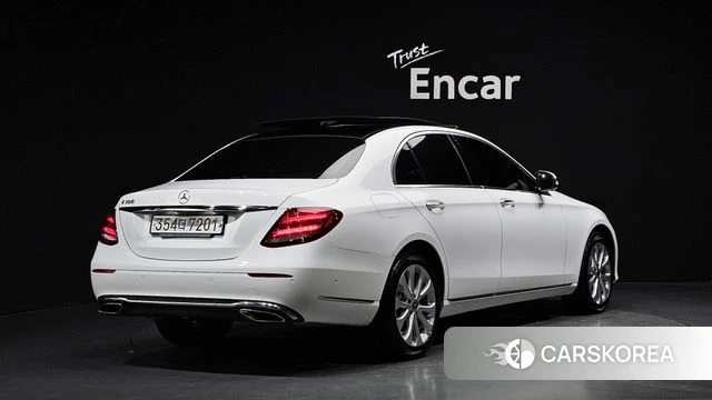Mercedes-Benz E-Class W213 2019 Белый из Кореи