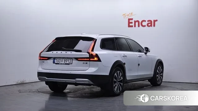Volvo V90 Cross-Country 2024 Белый из Кореи