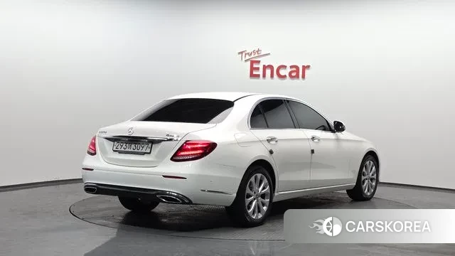 Mercedes-Benz E-Class W213 2019 Белый из Кореи
