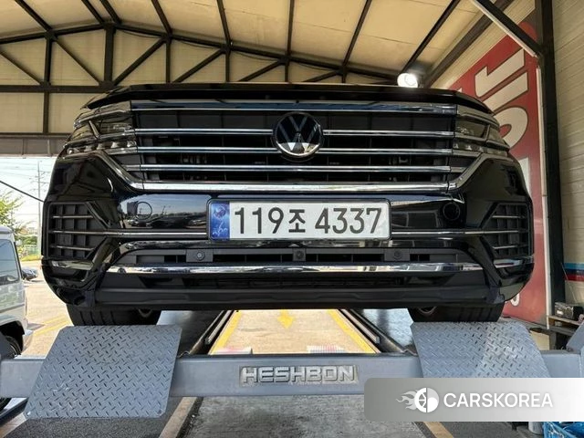 Volkswagen Touareg 3rd generation 2023 Черный из Кореи