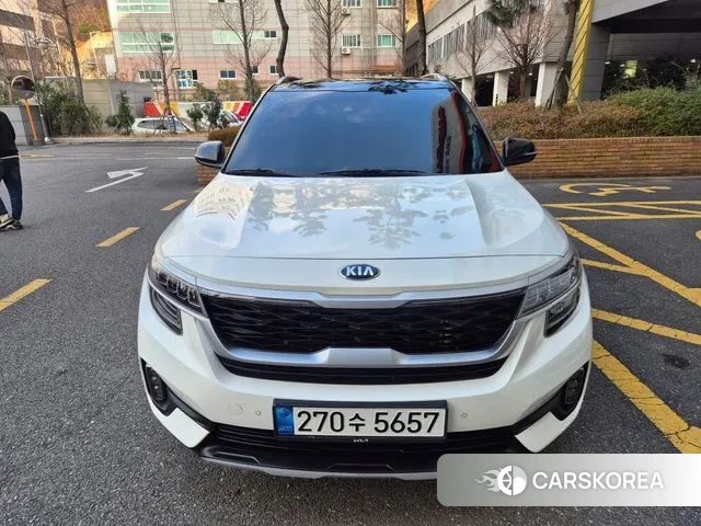 Kia Seltos 2021 Белый двухцветный из Кореи