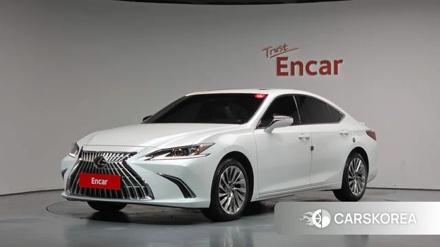 Lexus ES300h 7th generation 2025 Белый из Кореи