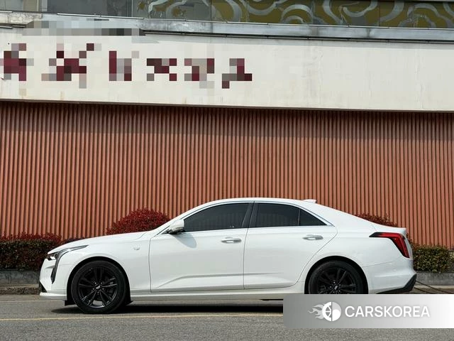 Cadillac CT4 2022 Белый из Китая
