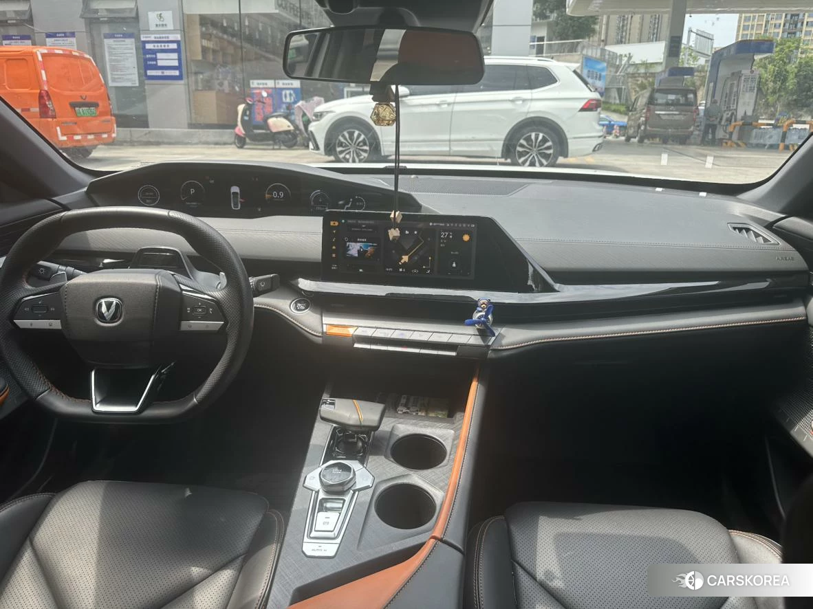Chang'an UNI-V 2022 Белый из Китая