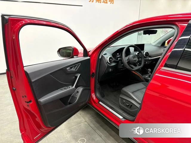 Audi Q2L 2022 Красный из Китая