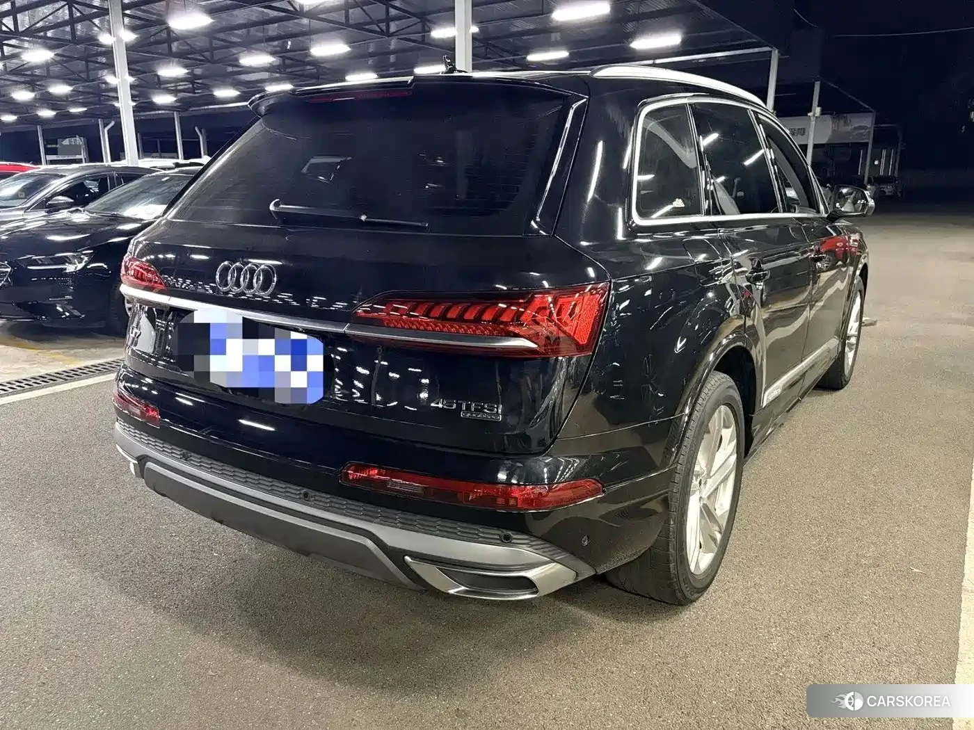 Audi Q7 2021 Черный из Китая