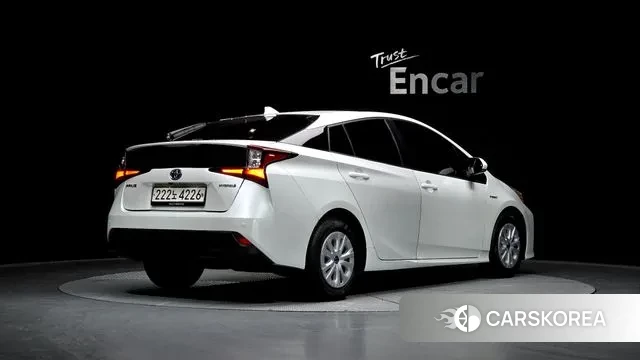 Toyota Prius 4th Generation 2021 Белый из Кореи