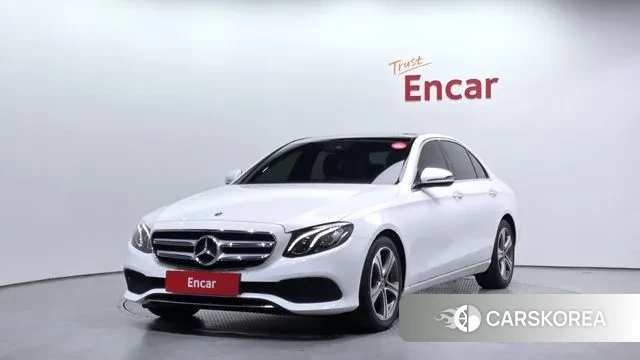 Mercedes-Benz E-Class W213 2018 Белый из Кореи