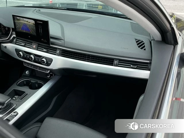 Audi A4L 2021 Темно-серый из Китая