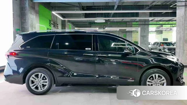 Toyota Saina 2022 Черный из Китая