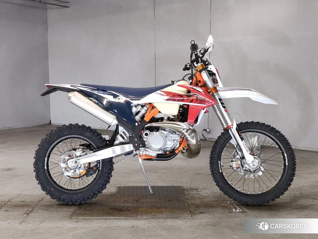 Проданный KTM 250EXC SIXDAYS TPI 2023 из Японии, фото 2