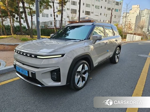 Ssangyong Torres EVX 2023 Жемчужный цвет из Кореи