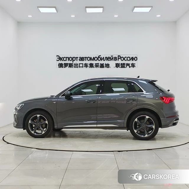 Audi Q3 2022 Темно-серый из Китая