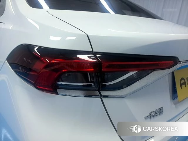 Toyota Corolla 2023 Белый из Китая