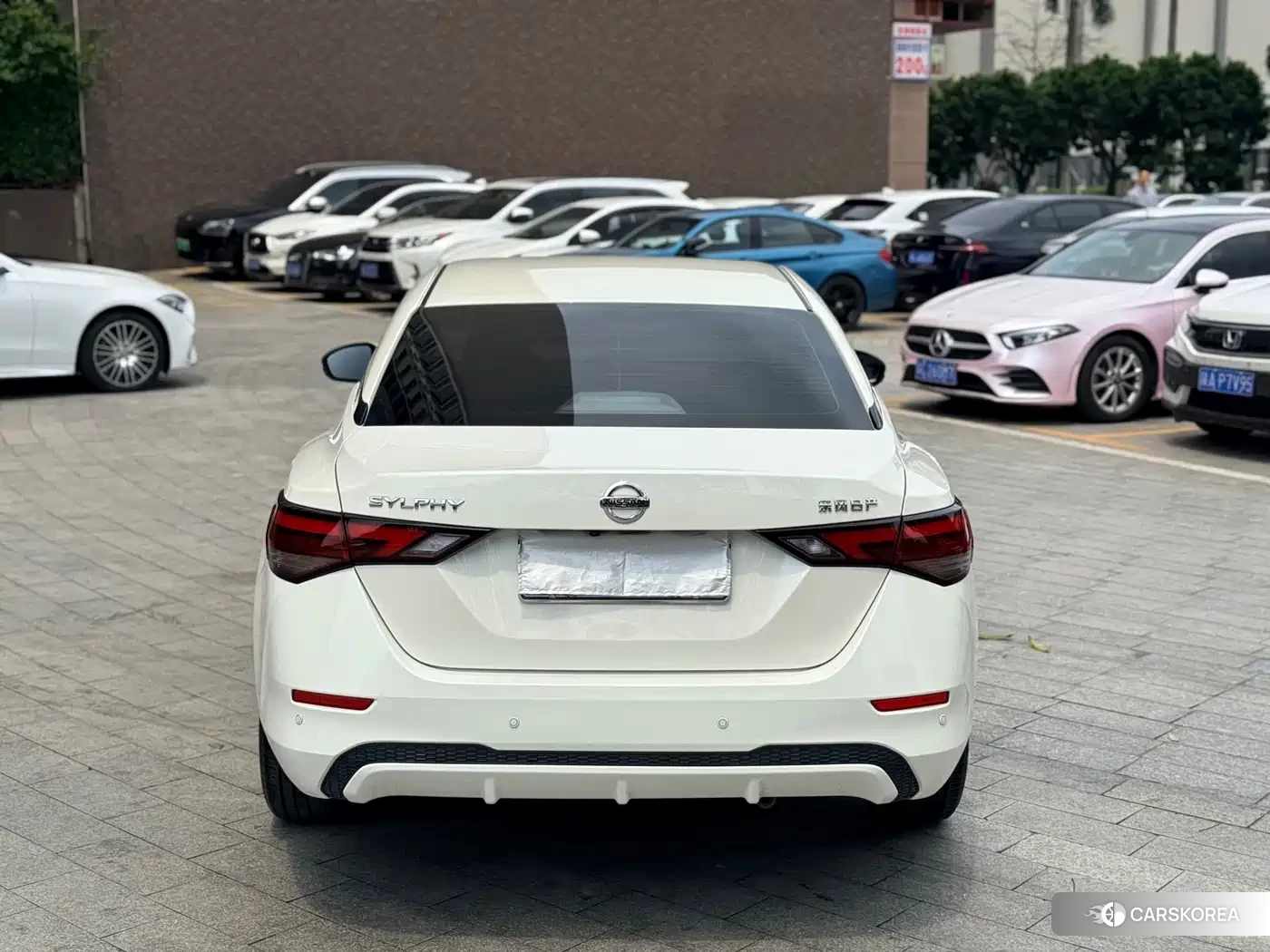 Nissan Sylphy 2023 Белый из Китая