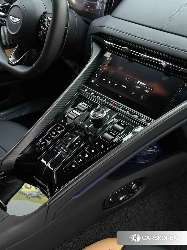 Aston Martin DB12 2026 Зеленый из Китая