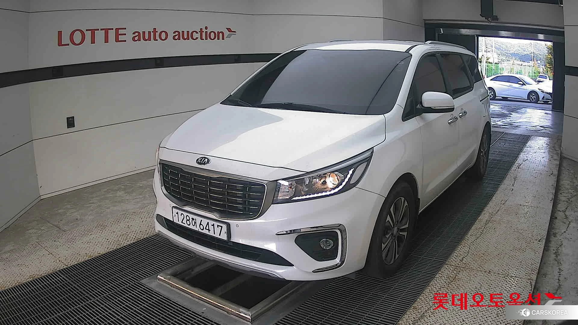 Kia Carnival 2020 Snow White Pearl (optional) из Кореи