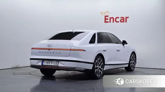 Hyundai Grandeur (GN7) 2023 Белый из Кореи