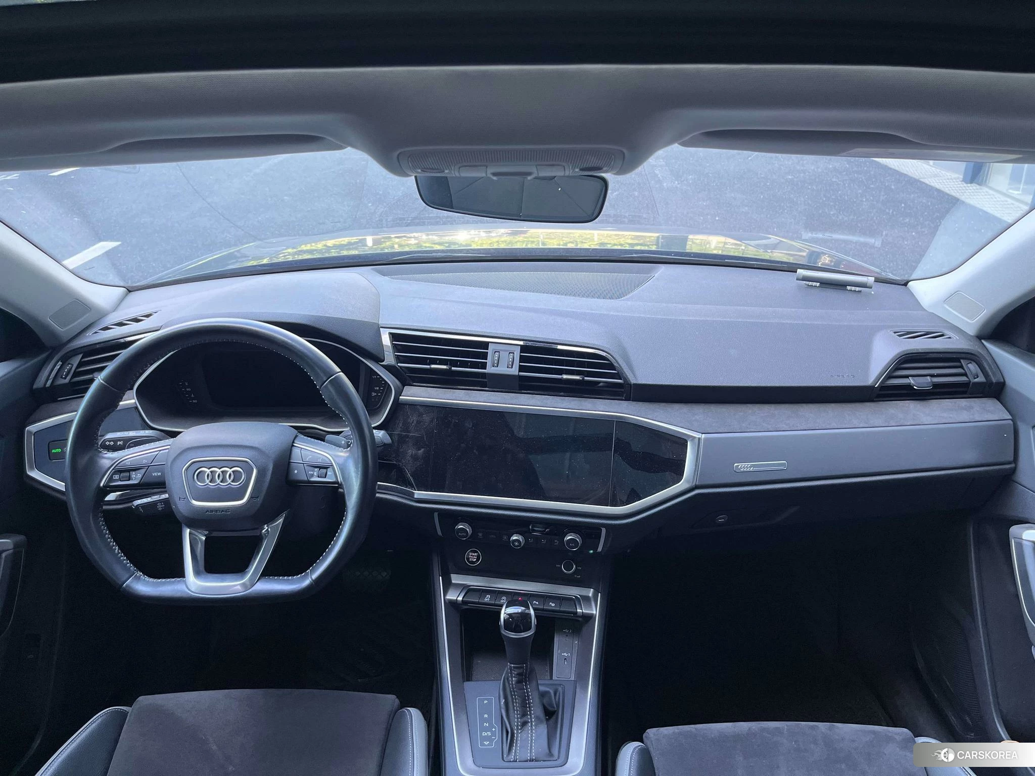 Audi Q3 2020 Темно-серый из Китая