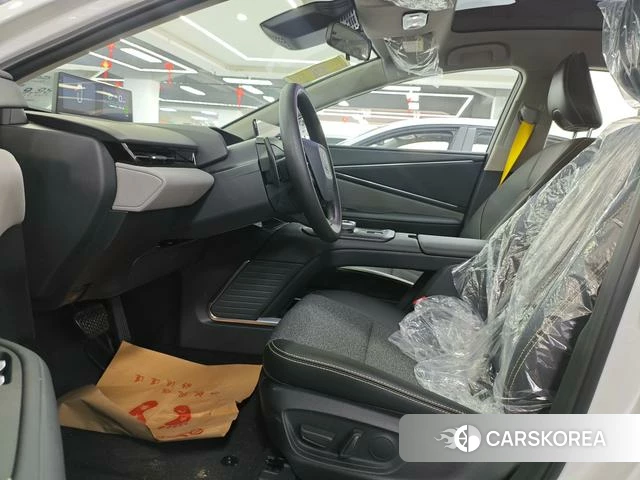 Toyota bZ5 2026 Белый из Китая